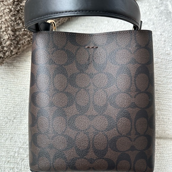 Coach hand bag - Picture 2 of 5